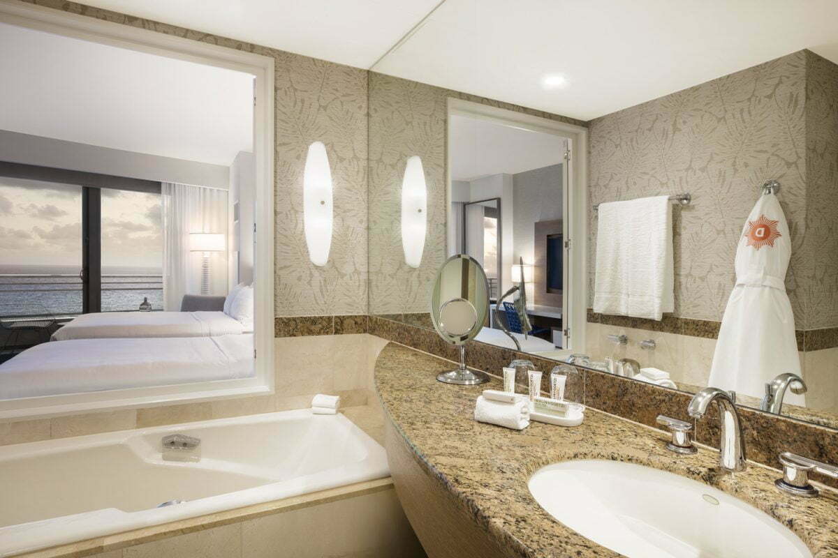 Diplomat Resort, Curio Collection by Hilton, Fort Lauderdale - Deluxe Oceanfront Sunrise Bathroom