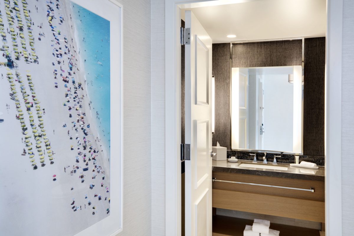 Diplomat Resort, Curio Collection by Hilton, Fort Lauderdale - Governors Suite Powder Room